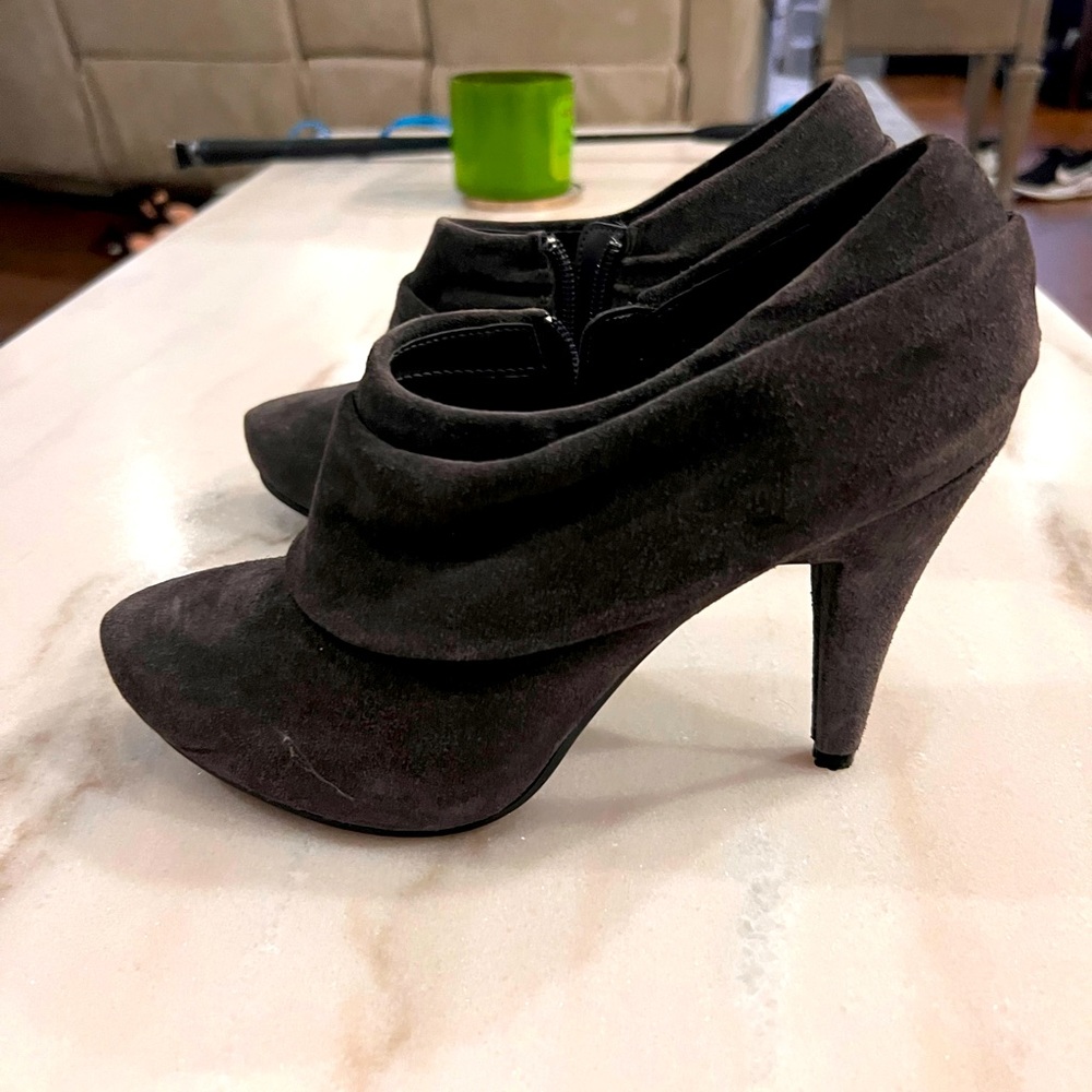 Gray-charcoal Worthington high heeled booties. Size 7.5. Never worn. Suede